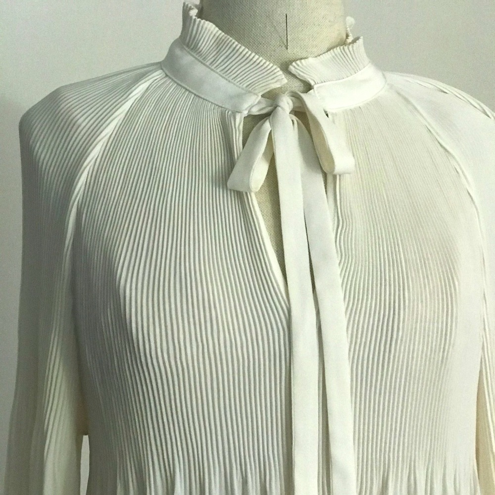 NWT Ralph Lauren Cream Shirt with pleats, XL